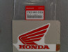 Autocollant réservoir gauche Honda VFR400R3L 1990 – Réf. 17532MR8300ZA