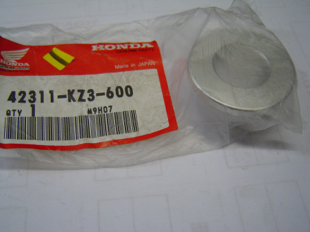 Bague axe roue arrière Honda CR125R CR250R 42311-KZ3-600