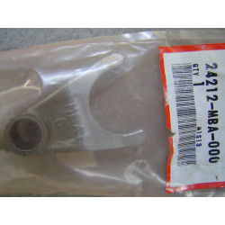 Fourchette boîte centrale Honda XRV750 - Réf. 24212-MBA-000