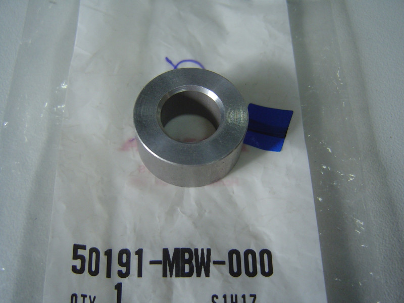 Entretoise B Fixation Moteur Honda CBR600 99-04 | 50191MBW000