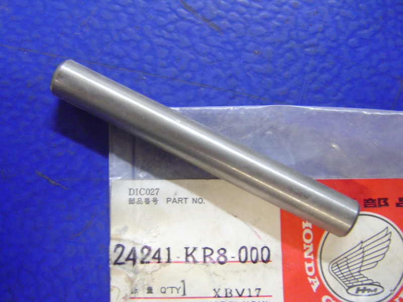 Axe A fourchettes Honda MTX125 MTX200 – Réf. 24241KR8000