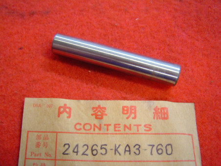 Axe fourchette centrale Honda CR125R CRF250 – Réf. 24265KA3760