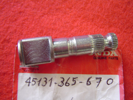Axe cannelé flasque de frein Honda - Réf. 45131365670