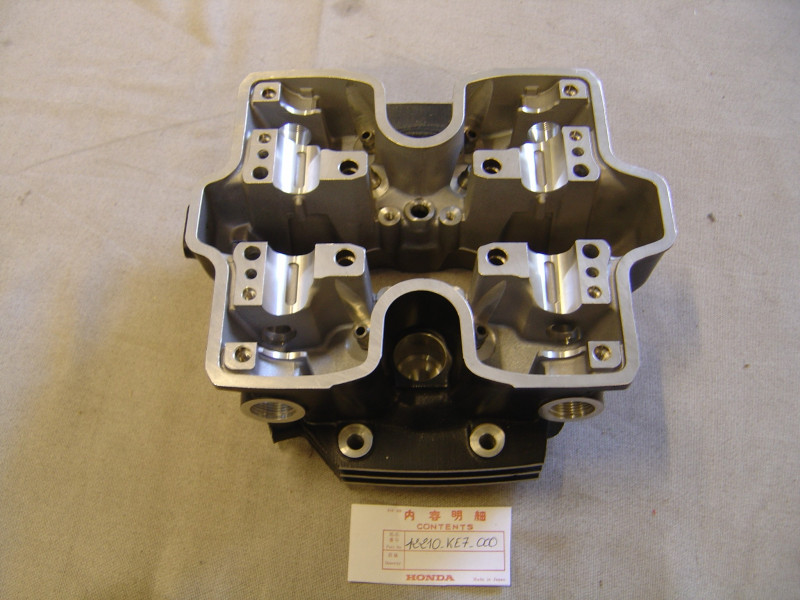 Culasse avant nue HONDA VF400F 12210-KE7-000