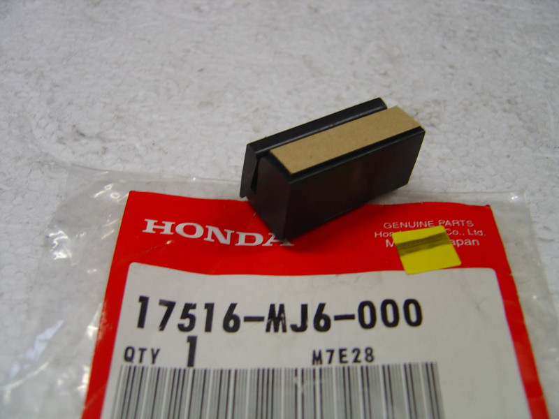 Silentbloc Réservoir Honda NTV650 CB450S - Réf. 17516-MJ6-000