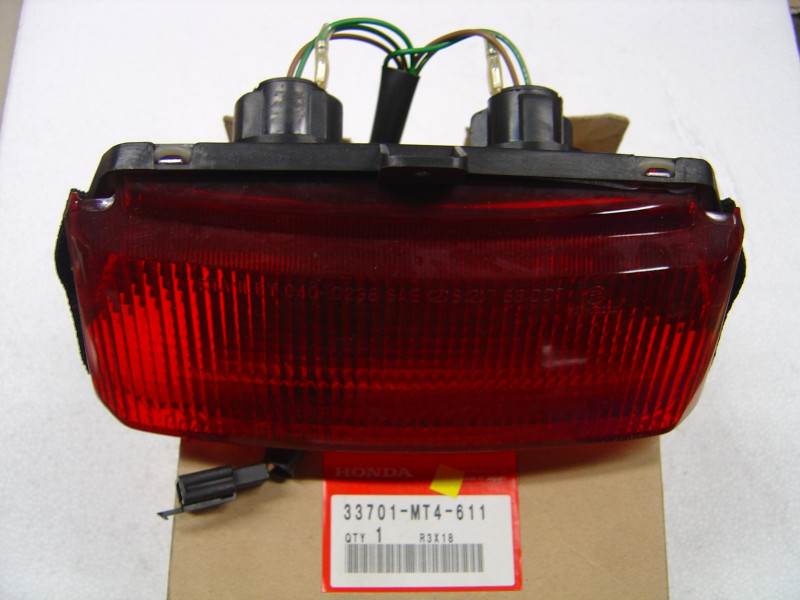 Feu arrière complet Honda VFR750F 91-93 | 33701MT4611