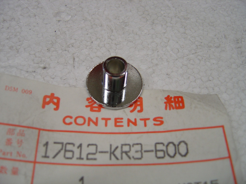 Rondelle épaulée réservoir Honda 17612-KR3-600