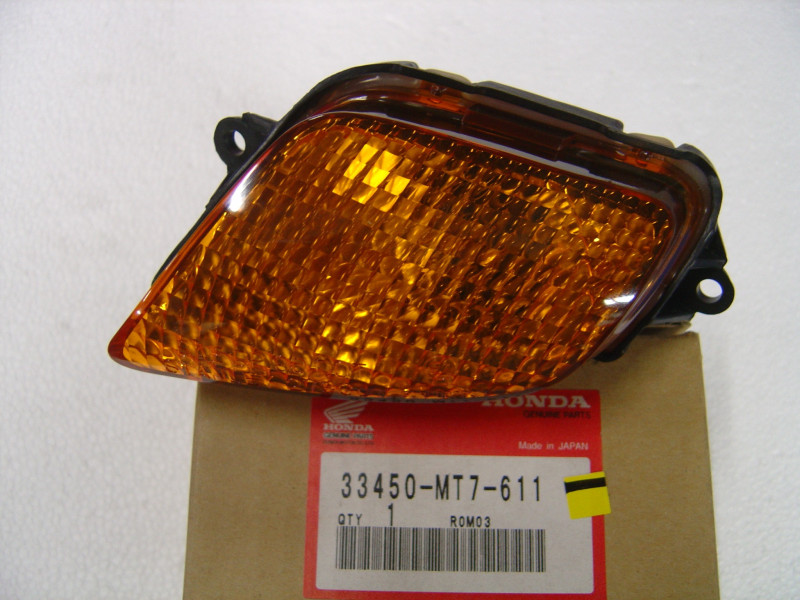 Clignotant AV gauche Honda NR750 92 - Réf. 33450MT7611