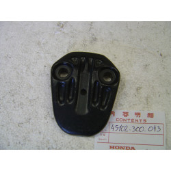 Plaque AR étrier frein Honda CB750 K1 K2 – Réf. 45102300043