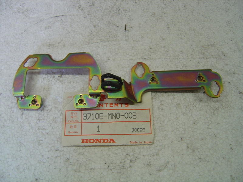 Support fixation compteurs Honda VF750C - Réf. 37106MN0008