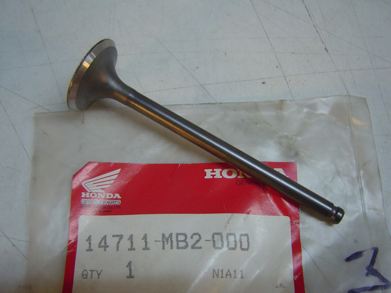 Soupape admission Honda VF750FD FE FF - Réf 14711MB2000