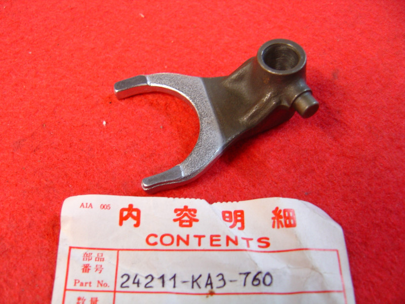Fourchette de boîte côté D Honda CR125RF 85 - 24211KA3760