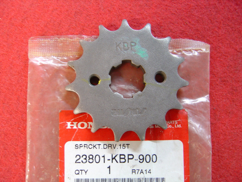 Pignon sortie boîte 15 dents Honda CBR125 - 23801-KBP-900