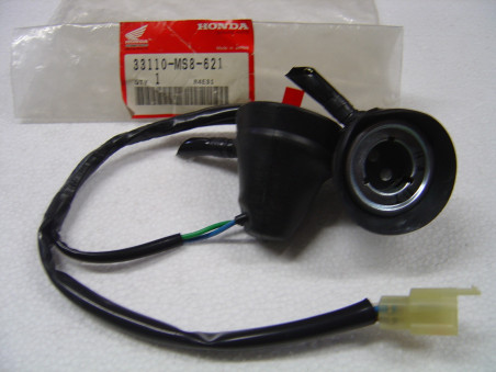 Porte-ampoule feu arrière Honda XRV650 1988 - Réf. 33110MS8621