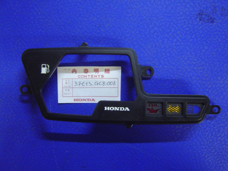 Plaque supérieure tableau de bord Honda NH80 Lead 37213GC8008