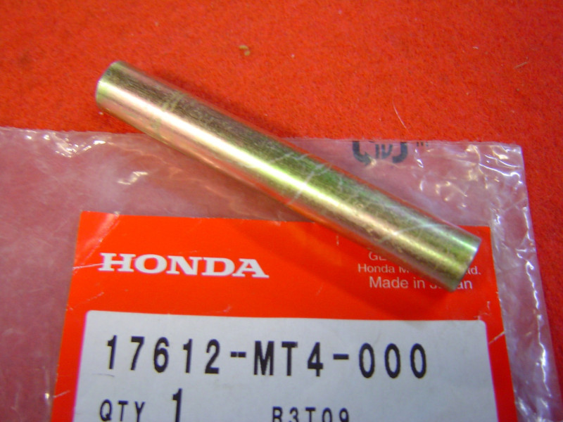 Entretoise AR réservoir Honda CBR750 – Réf. 17612MT4000