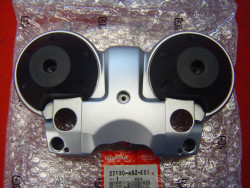cache inférieur des compteurs de CB600F 03-04