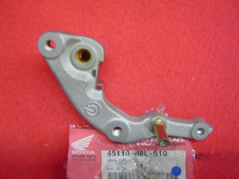 Support Étrier Frein Avant Gauche Honda NTV650 45110-MBL-610