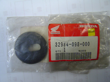 Passe Fil Faisceau Honda DAX ST50-70 | Réf. 32984098000