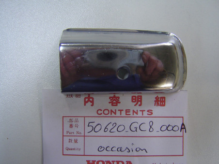 Tôle chromée sous repose-pied gauche Honda NH80 – Réf. 50620GC8000A