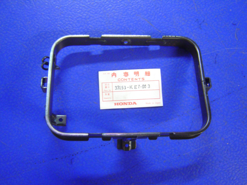 Cerclage optique phare Honda VF400F – Réf. 33153-KE7-003