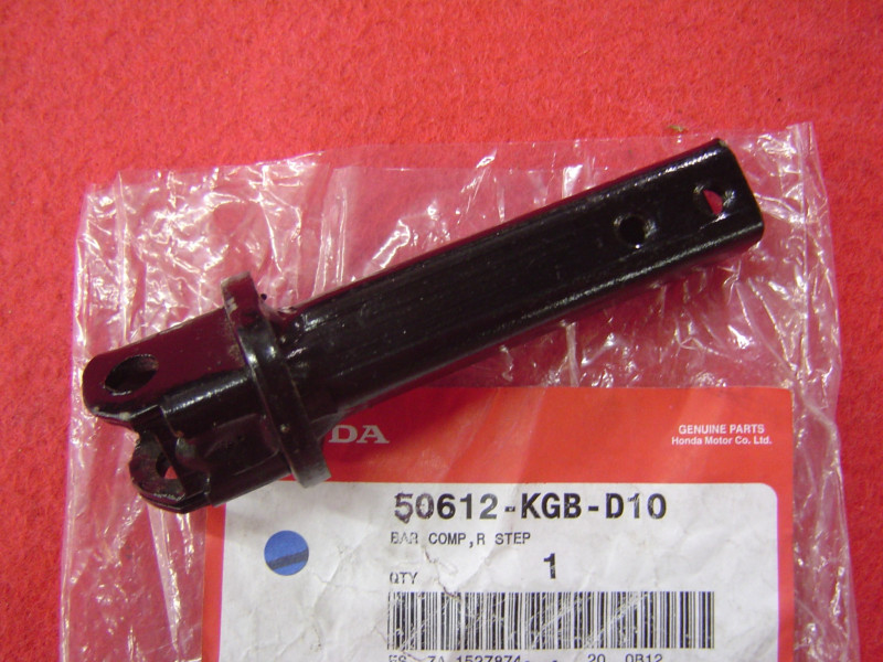 Repose-pied droit Honda VT125C 2004-2007 | Réf. 50612KGBD10