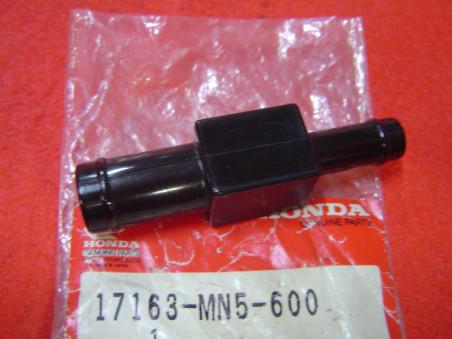Raccord deux voies Honda GL1500 88-97 – Réf. 17163-MN5-600