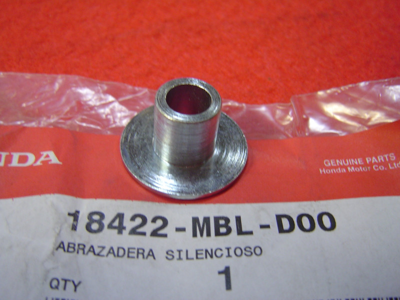 Entretoise Pot Échappement Honda NT650V 18422MBLD00