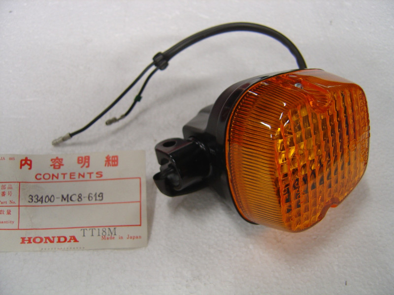 Clignotant avant droit Honda FT500 - Réf. 33400-MC8-619