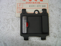 Cache tole sur étrier AR de 750Four F1 GL1000 77