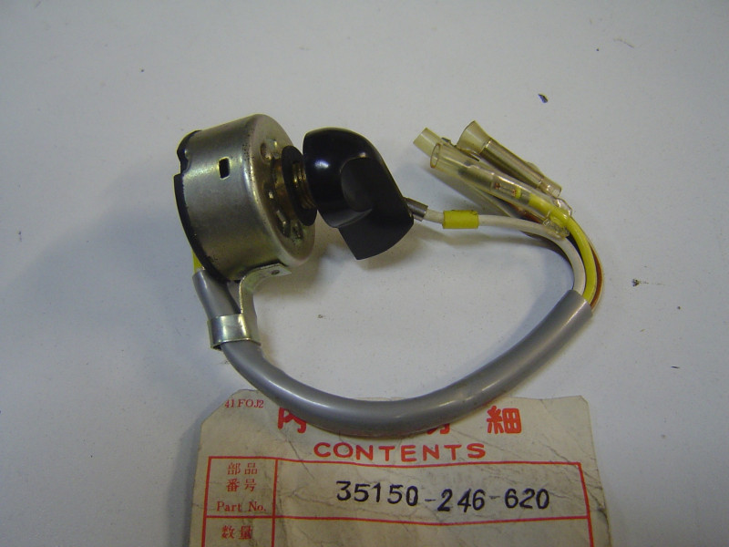 Contacteur éclairage Honda CB125K2 à K5 – Réf. 35150246620