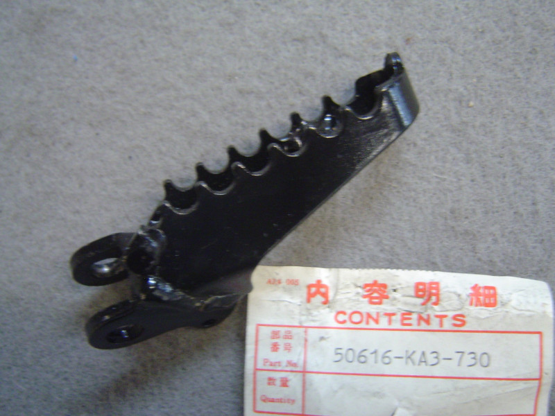 Repose-pied droit Honda CR125 1984 – Réf. 50616KA3730