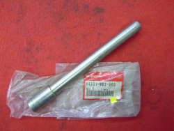 Axe de roue AVant de CB600F 98-02