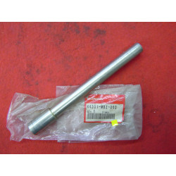 Axe roue avant Honda CB600F 98-02 - Réf 44301MBZ000