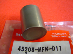 Piston (B) etrier de frein AV (D27mm long35mm) de CB1000R 09 ref de remplac