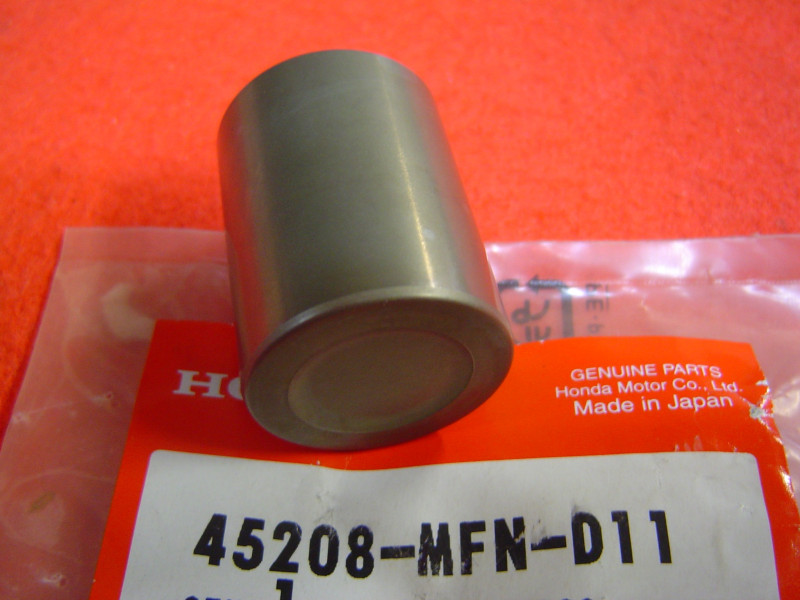 Piston étrier frein avant Honda CB1000R 45208MFND11