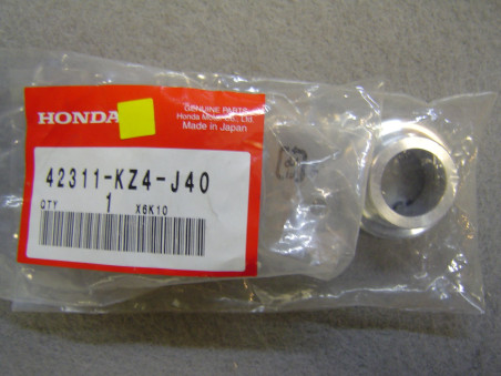 Bague axe roue AR côté D Honda CR CRF - 42311KZ4J40