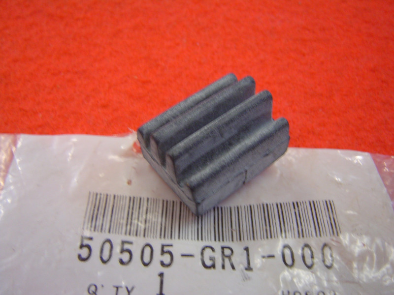 Caoutchouc butée béquille Honda FES125 NES125 - 50505-GR1-000