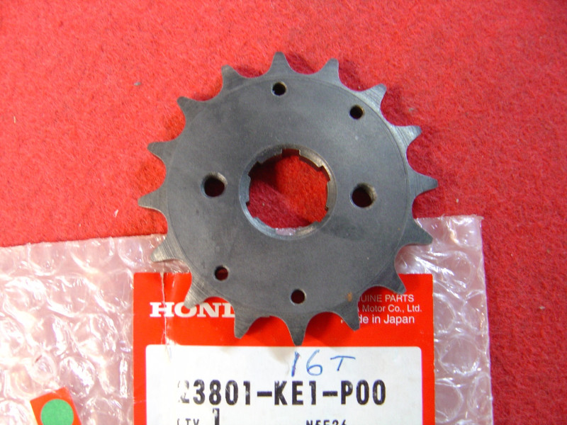 Pignon sortie boîte 16 dents Honda MTX125 - 23801-KE1-P00