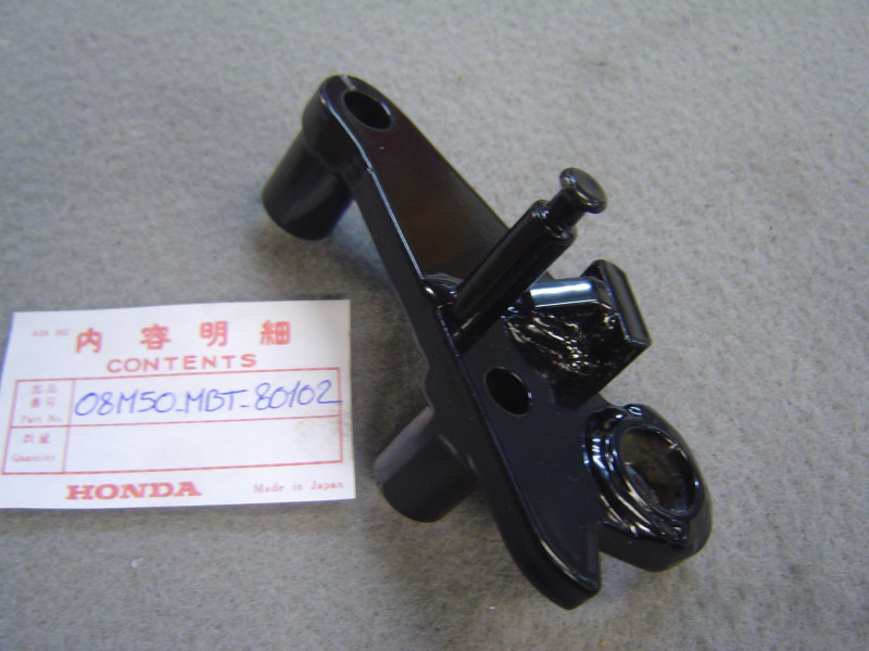 Support droit béquille centrale Honda XL1000V - Réf. 08M50MBT80102