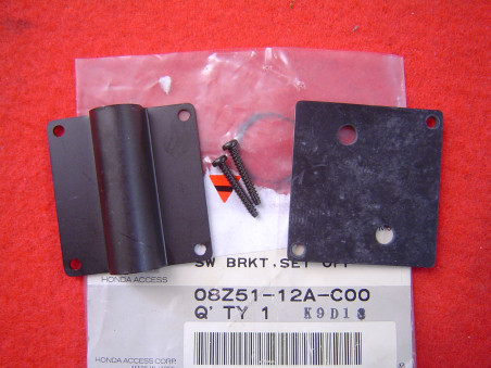 Patte fixation interrupteur poignées chauffantes Honda XL600V