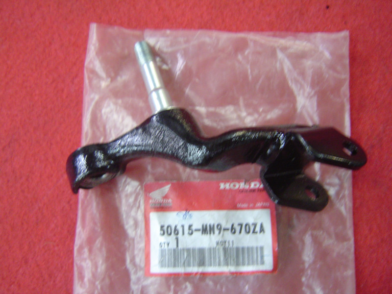 Support Repose-Pied Avant Droit Honda NX650 1990-1994 | 50615MN9670ZA