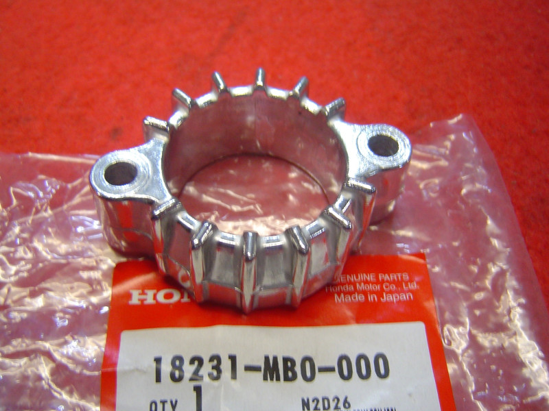 Bride Échappement Honda VF750C VF750F VF750S - Réf. 18231MB0000
