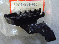 Repose pieds droit pour NX650 88/94