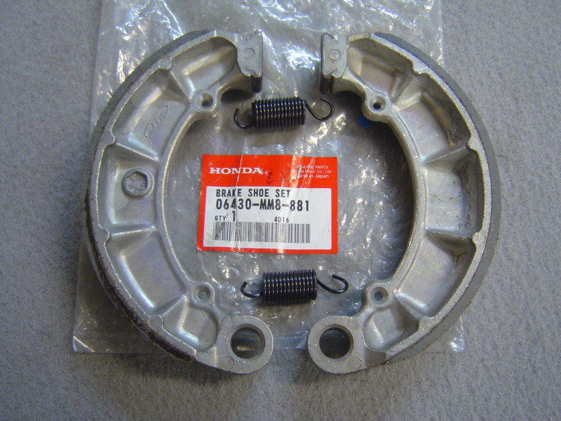 Jeu de mâchoires de frein Honda – Réf. 06430MM8881