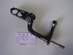 Repose pied avant droit et son support de XR600R 88-90
