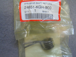 Ressort de rappel de l'axe de sélecteur de CBR125R 04-08