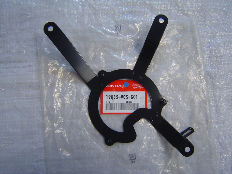 Support ventilateur gauche Honda ST1300 - Réf. 19035MCSG01