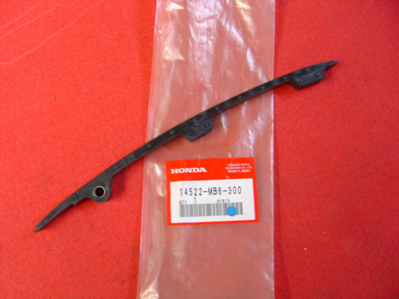 Patin chaîne cylindre AR Honda VF1000F 14522-MB6-300