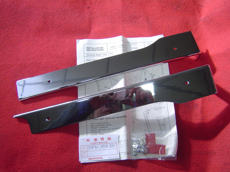 Caches latéraux chromés radiateur Honda VT750 98-02